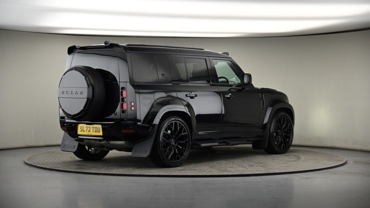 Land Rover Defender 110 Image 7