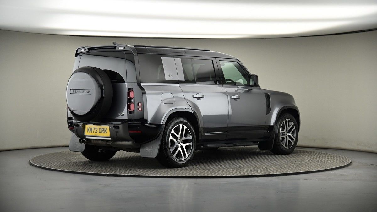 Land Rover Defender 110 Image 14