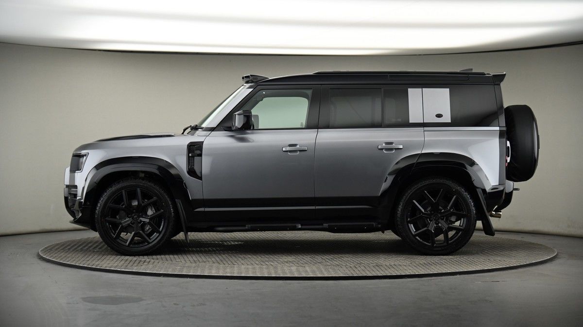 Land Rover Defender 110 Image 37