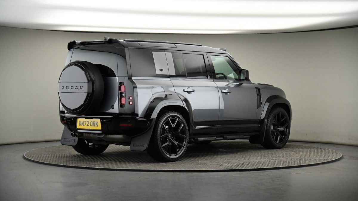 Land Rover Defender 110 Image 13