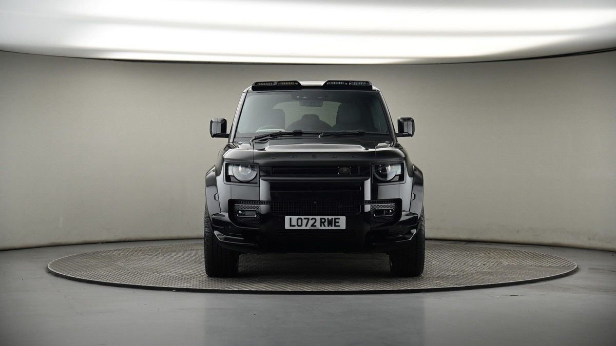 Land Rover Defender 110 Image 18