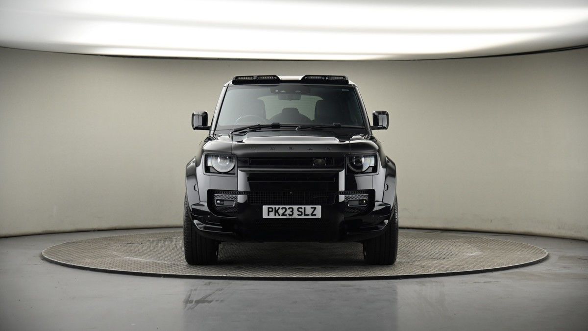 Land Rover Defender 110 Image 18