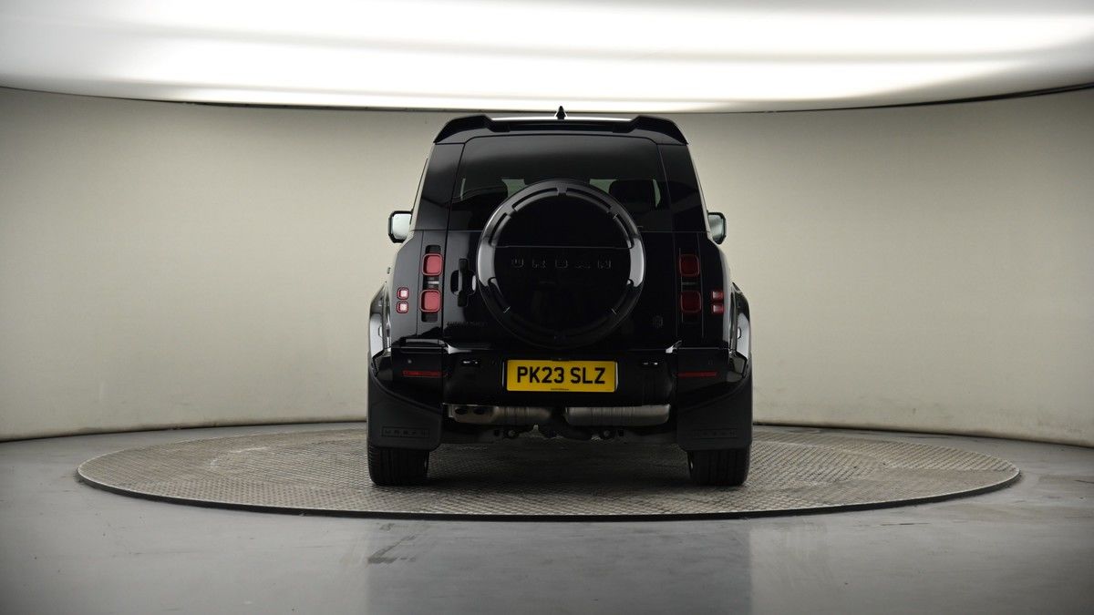 Land Rover Defender 110 Image 17