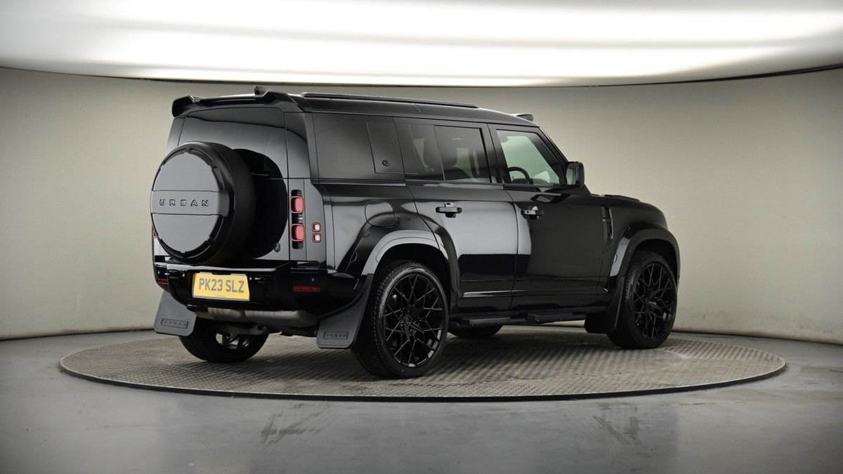 Land Rover Defender 110 Image 7
