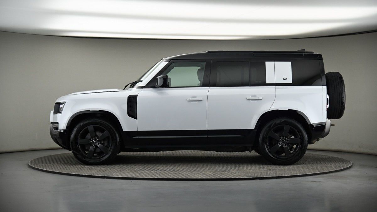 Land Rover Defender 110 Image 18