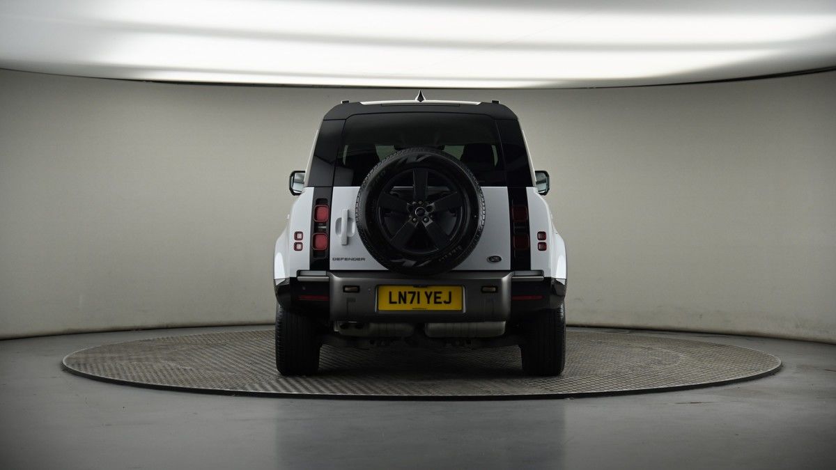 Land Rover Defender 110 Image 16