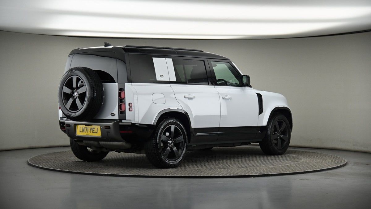 Land Rover Defender 110 Image 6