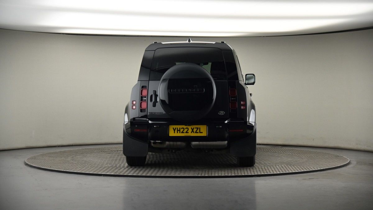 Land Rover Defender 110 Image 17