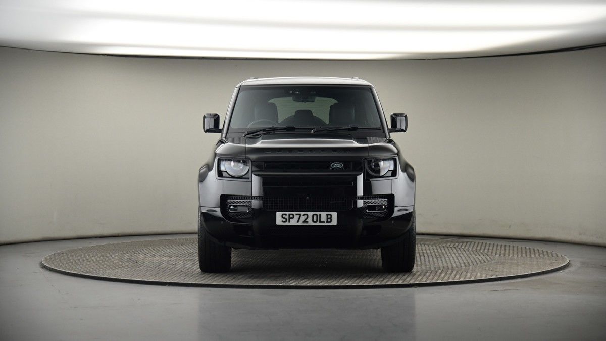 Land Rover Defender 110 Image 18