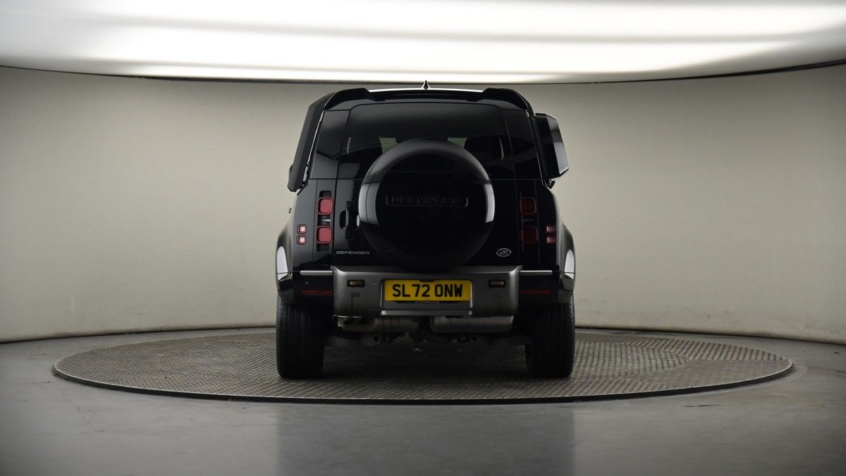 Land Rover Defender 110 Image 17