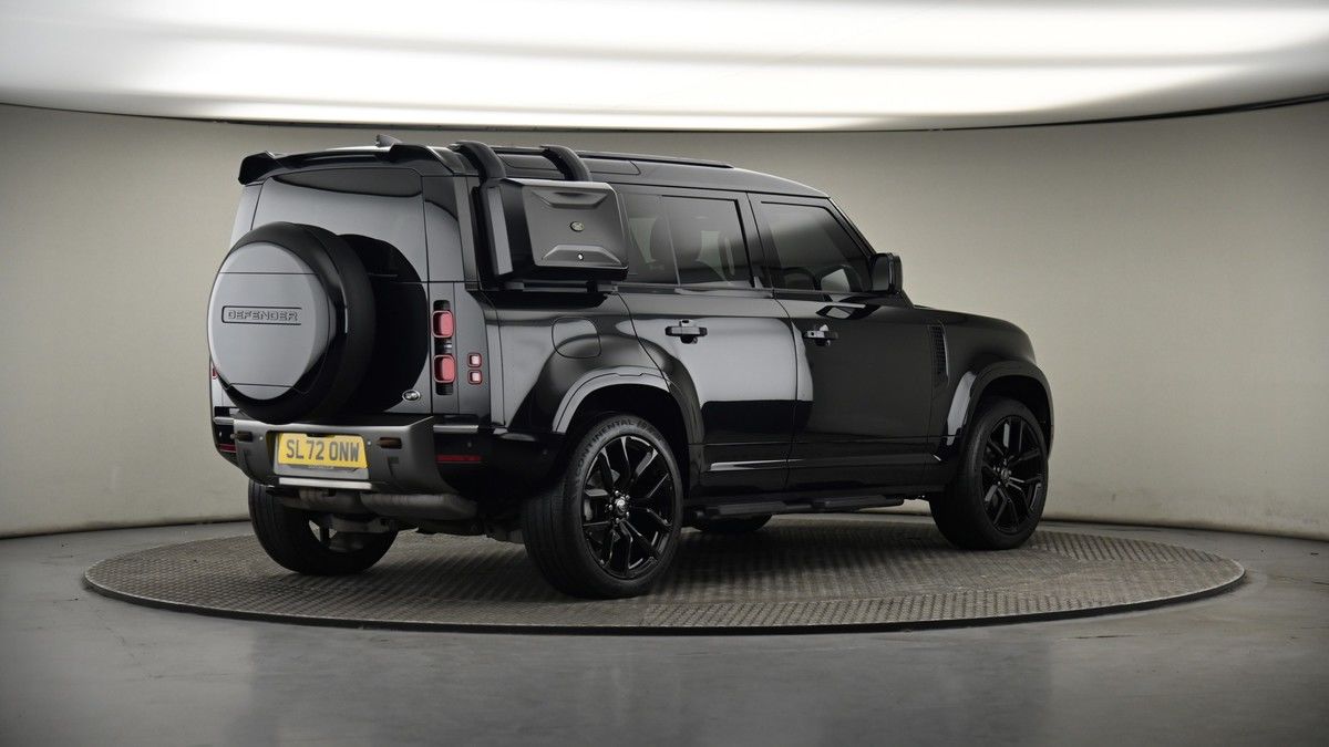 Land Rover Defender 110 Image 7