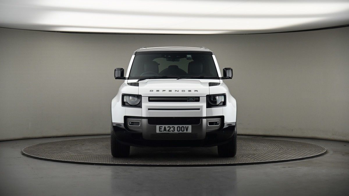 Land Rover Defender 110 Image 18
