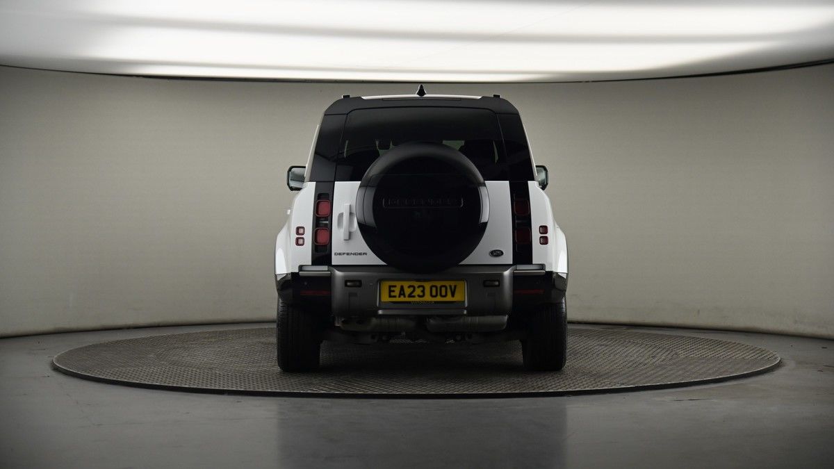 Land Rover Defender 110 Image 17
