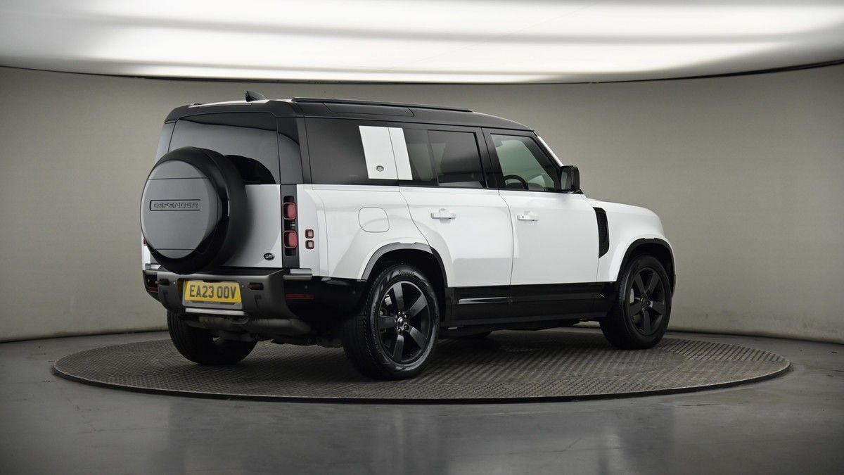 Land Rover Defender 110 Image 7