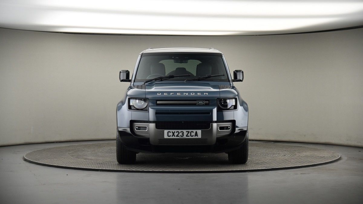 Land Rover Defender 110 Image 18