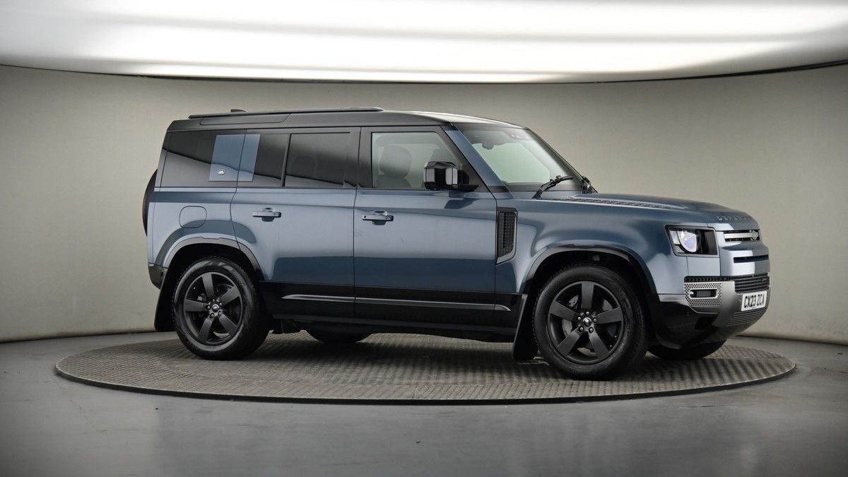 Land Rover Defender 110 Image 6