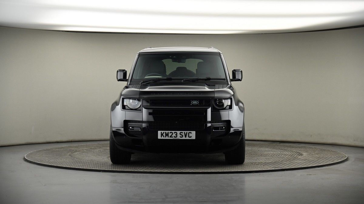 Land Rover Defender 110 Image 37