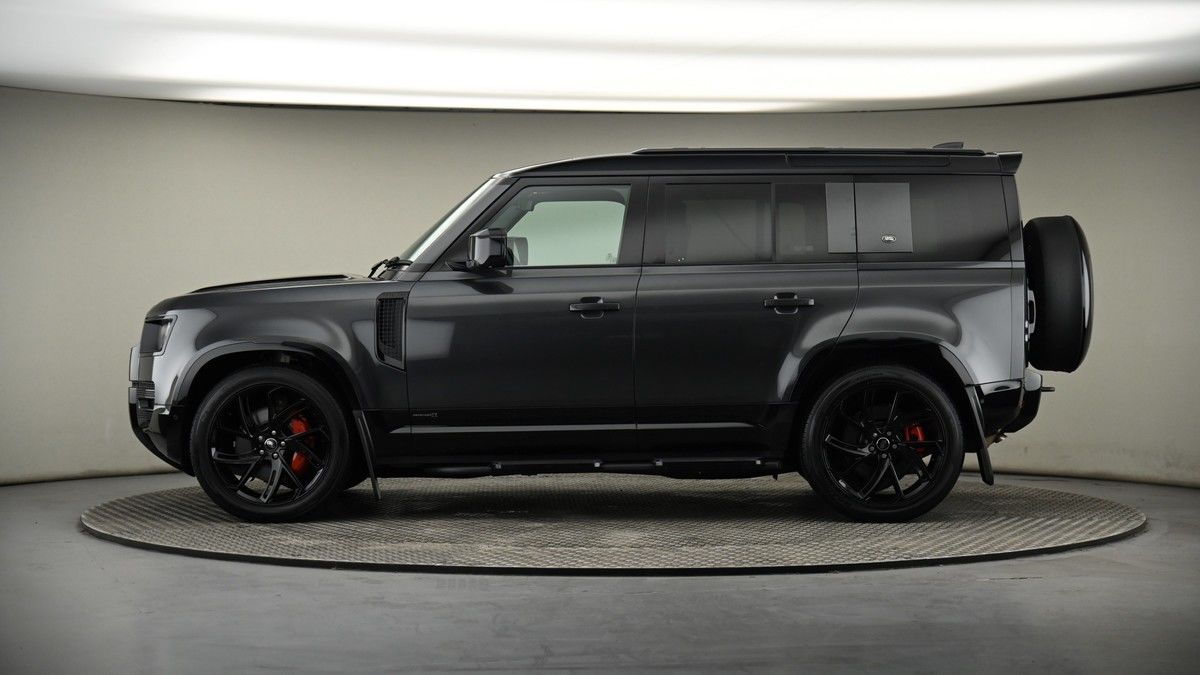 Land Rover Defender 110 Image 39