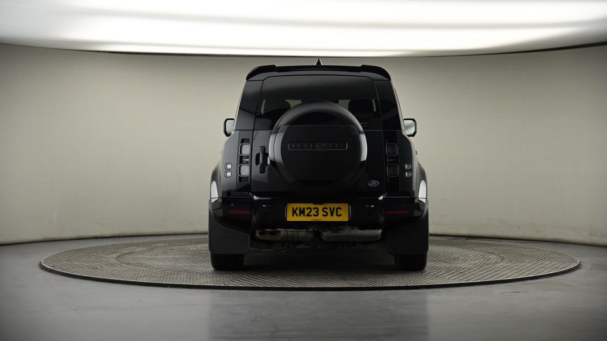 Land Rover Defender 110 Image 35