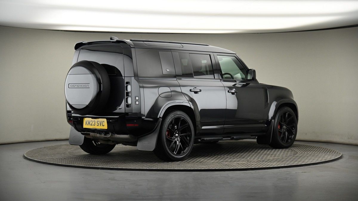 Land Rover Defender 110 Image 16
