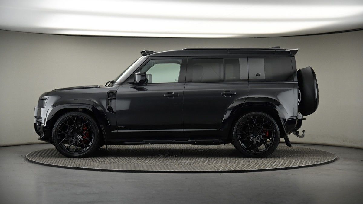 Land Rover Defender 110 Image 40