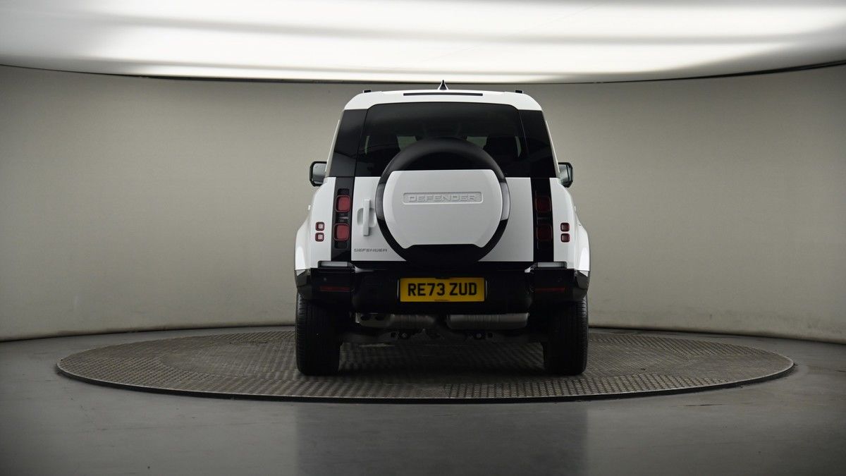 Land Rover Defender 110 Image 17