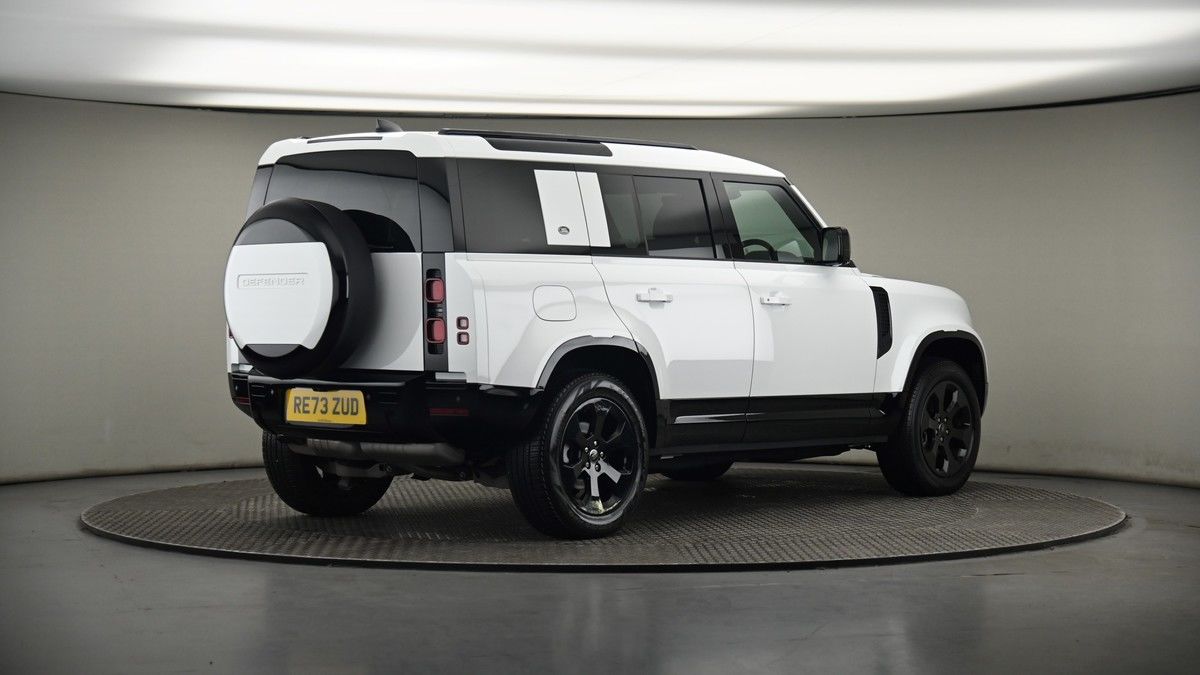 Land Rover Defender 110 Image 7