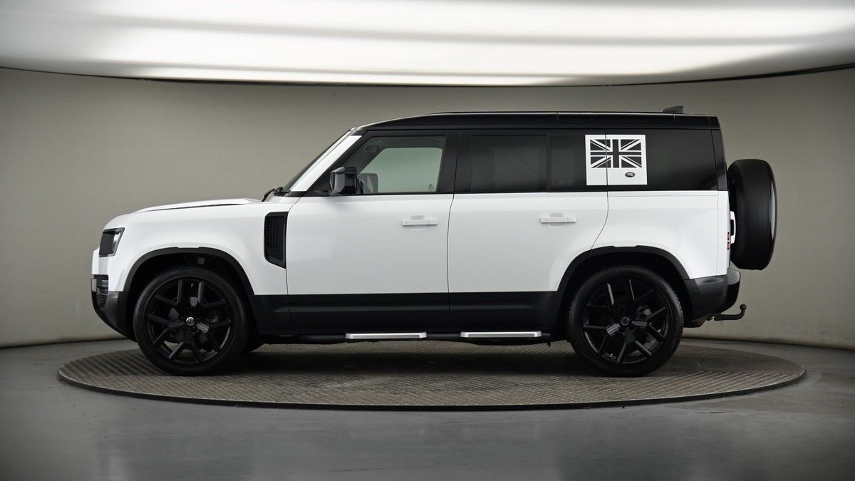 Land Rover Defender 110 Image 19
