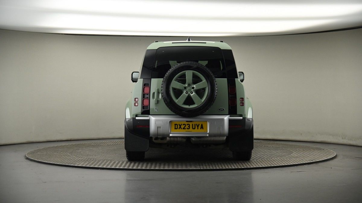 Land Rover Defender 110 Image 17