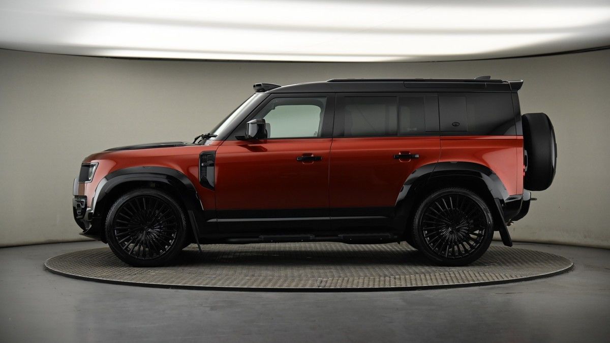 Land Rover Defender 110 Image 19
