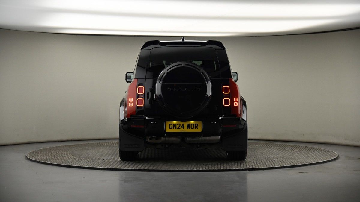 Land Rover Defender 110 Image 17