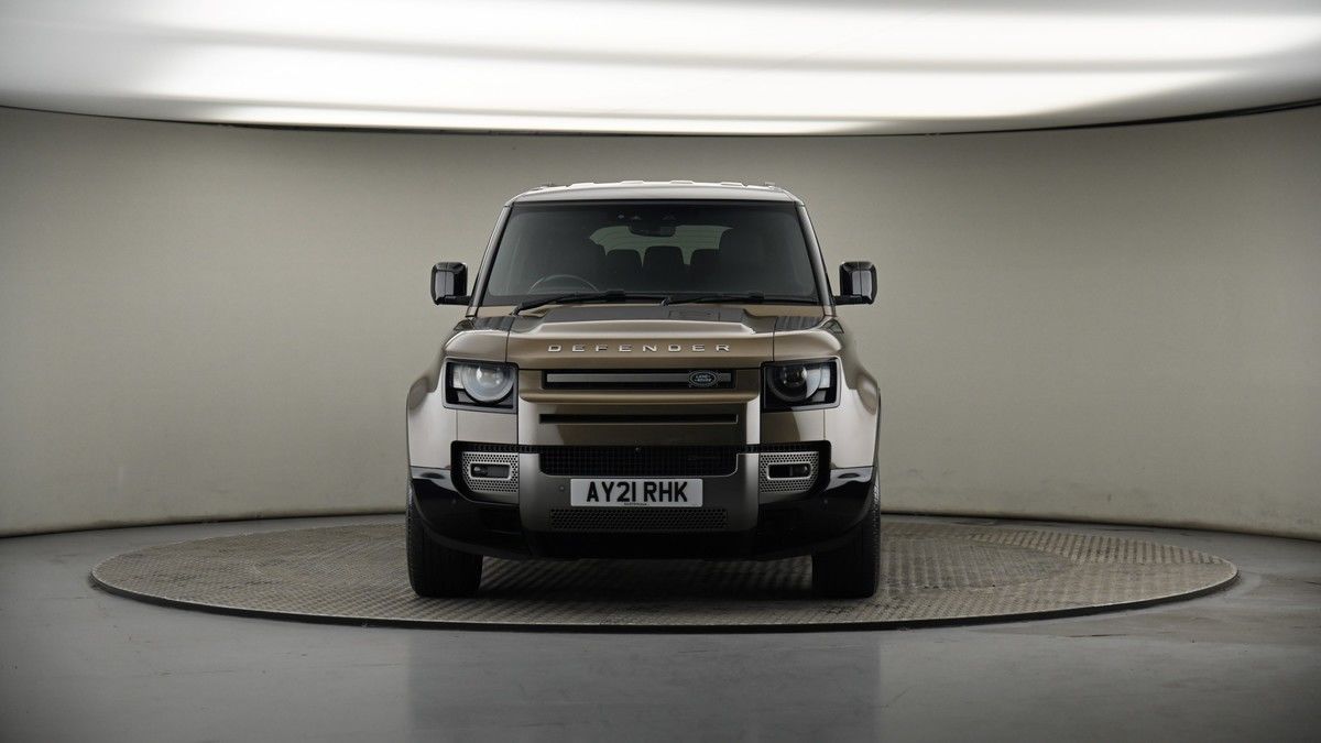 Land Rover Defender 110 Image 18