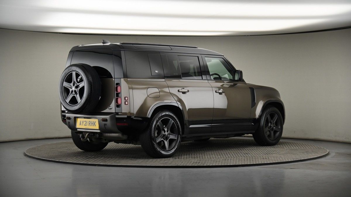 Land Rover Defender 110 Image 7