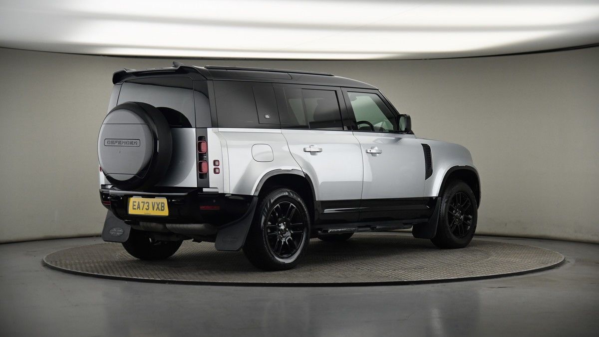 Land Rover Defender 110 Image 7