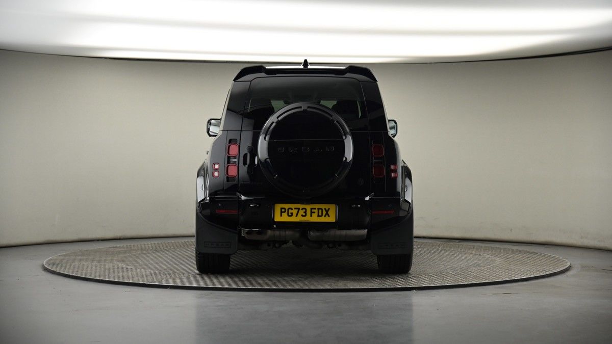 Land Rover Defender 110 Image 17