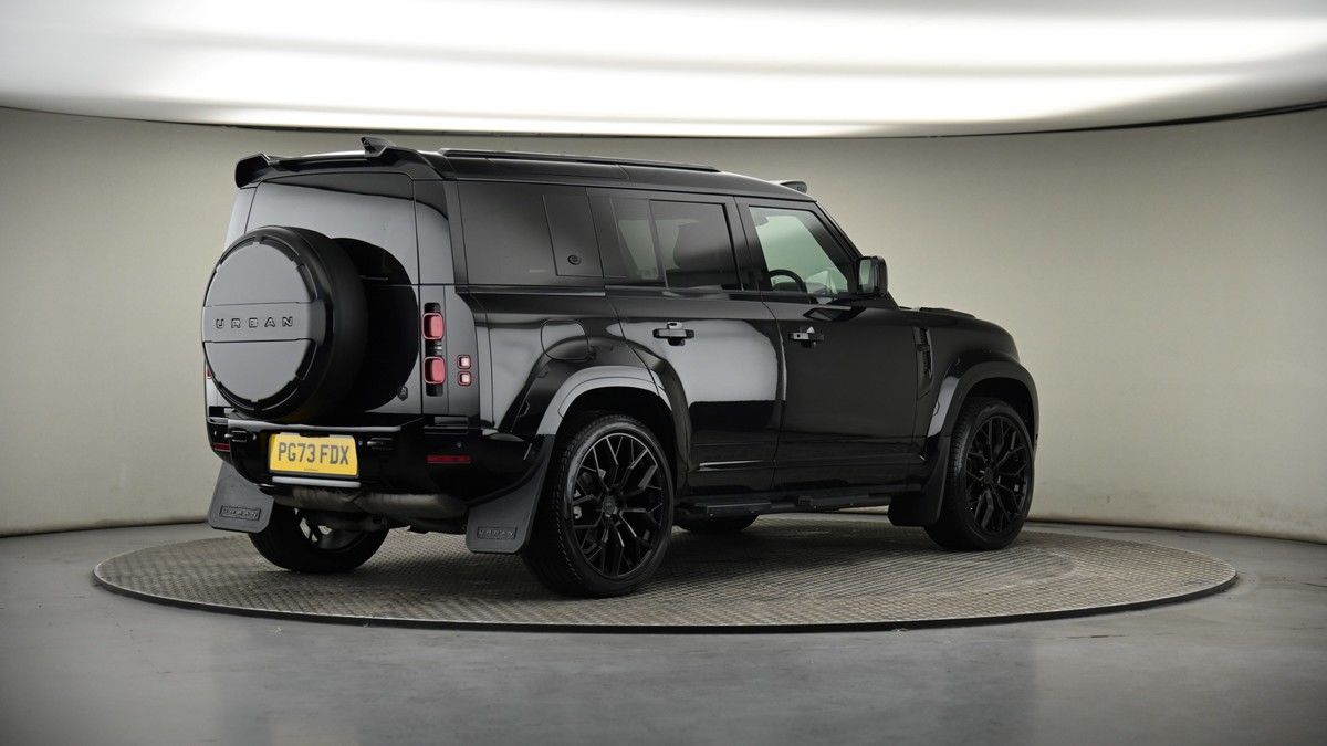 Land Rover Defender 110 Image 7