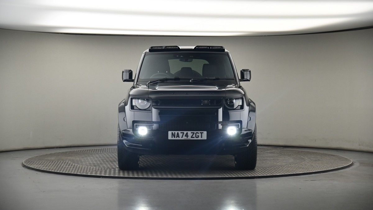 Land Rover Defender 110 Image 18