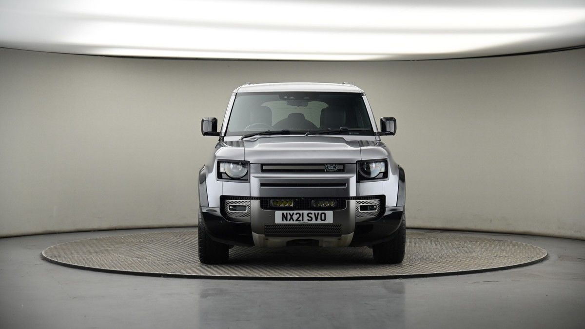 Land Rover Defender 110 Image 18