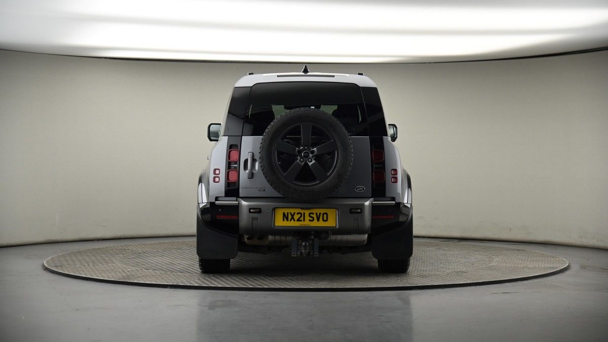 Land Rover Defender 110 Image 17