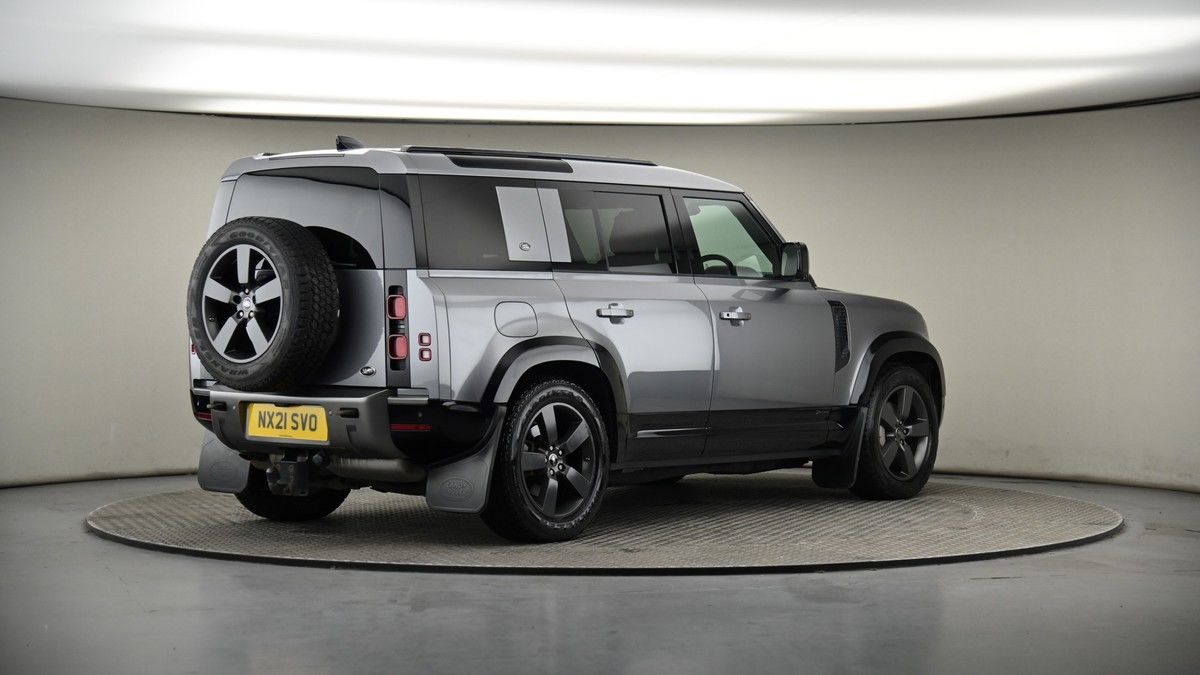 Land Rover Defender 110 Image 7
