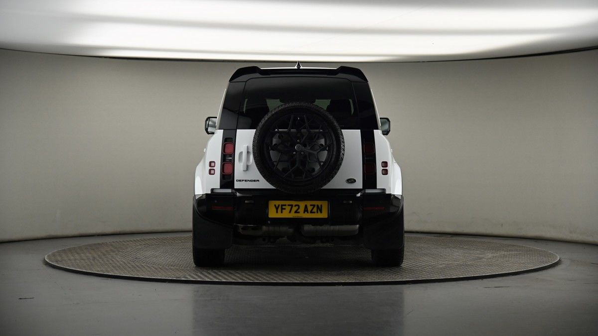 Land Rover Defender 110 Image 17