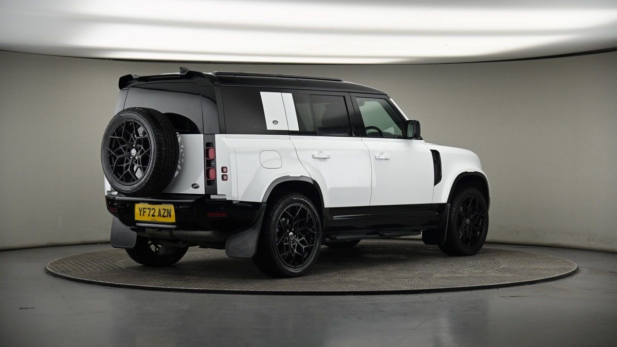 Land Rover Defender 110 Image 7