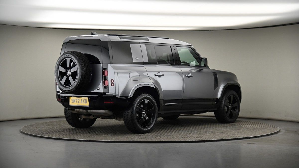 Land Rover Defender 110 Image 7