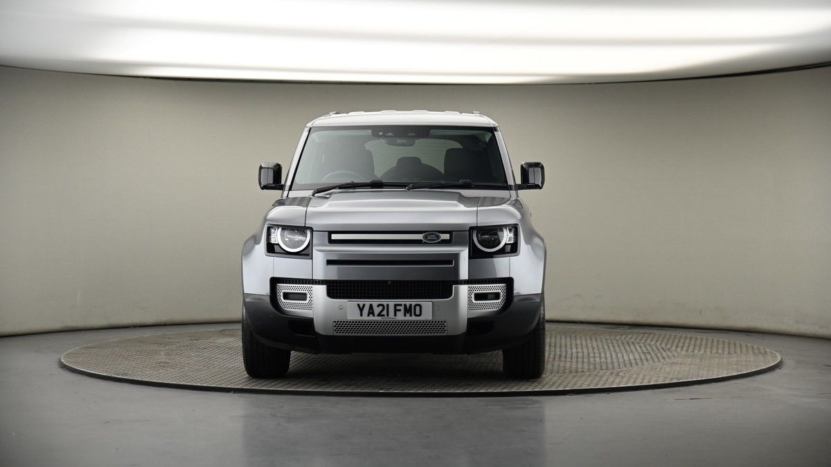 Land Rover Defender 110 Image 18