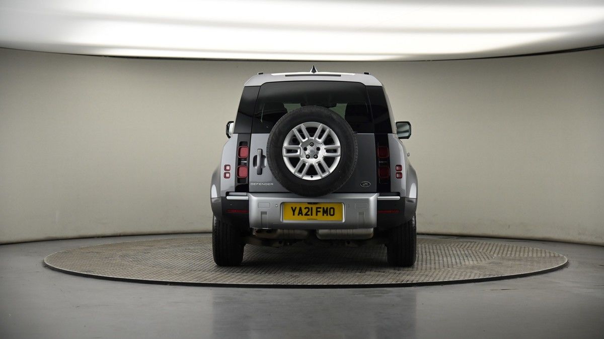 Land Rover Defender 110 Image 17