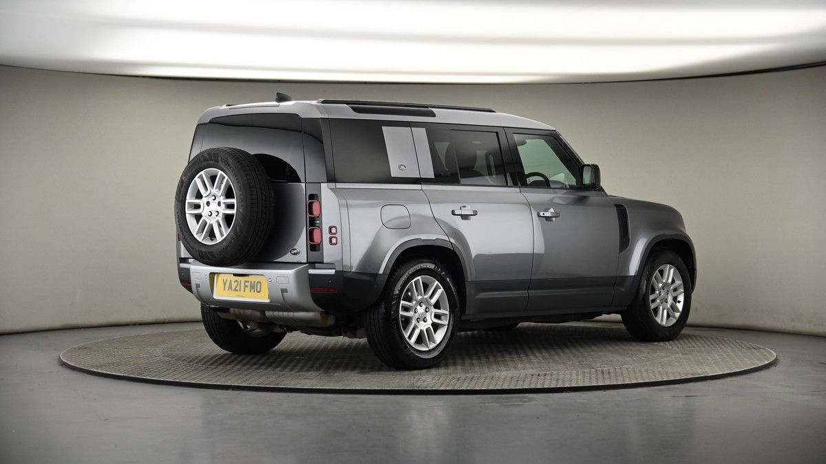 Land Rover Defender 110 Image 7