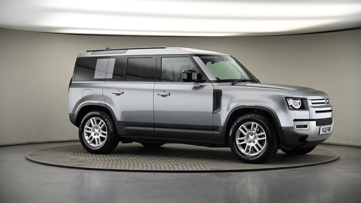 Land Rover Defender 110 Image 6