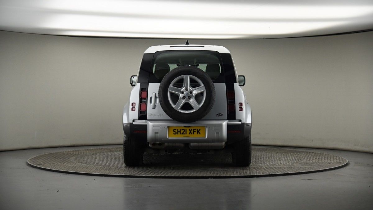 Land Rover Defender 110 Image 17