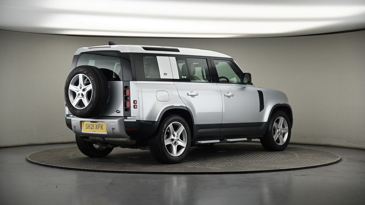 Land Rover Defender 110 Image 7