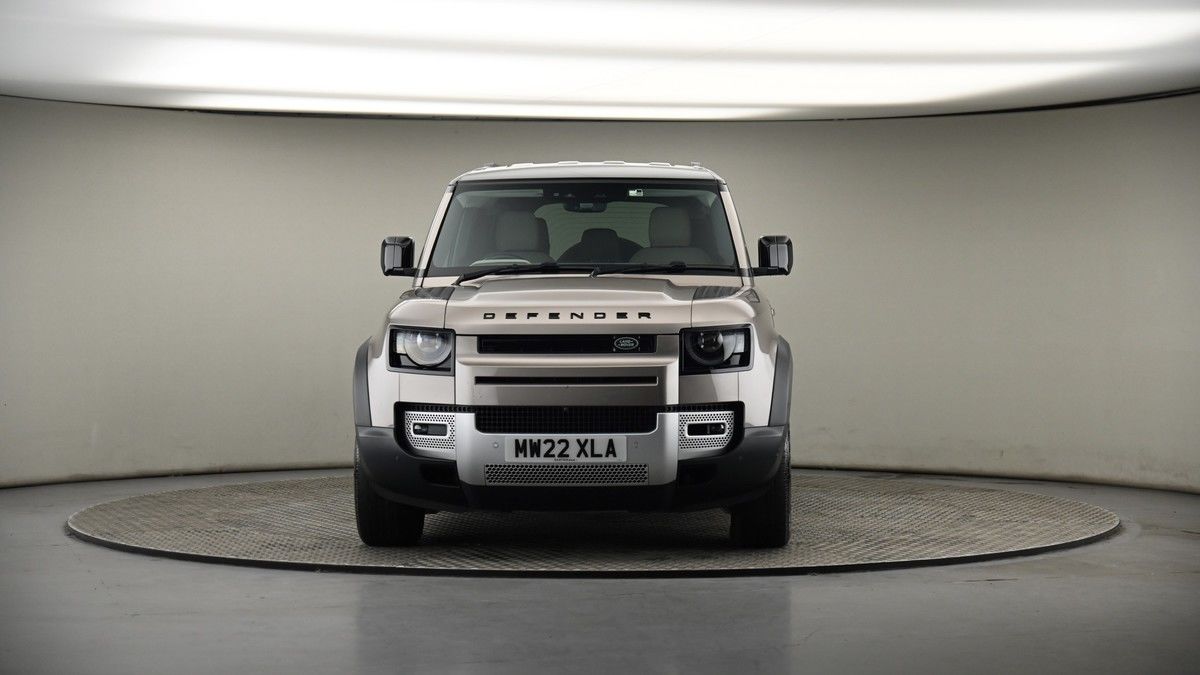 Land Rover Defender 110 Image 18